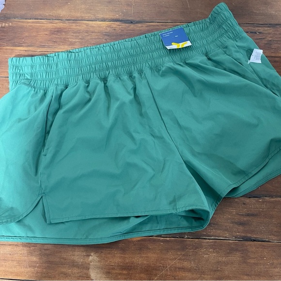 Old Navy Green Women's Shorts - Picture 1 of 5